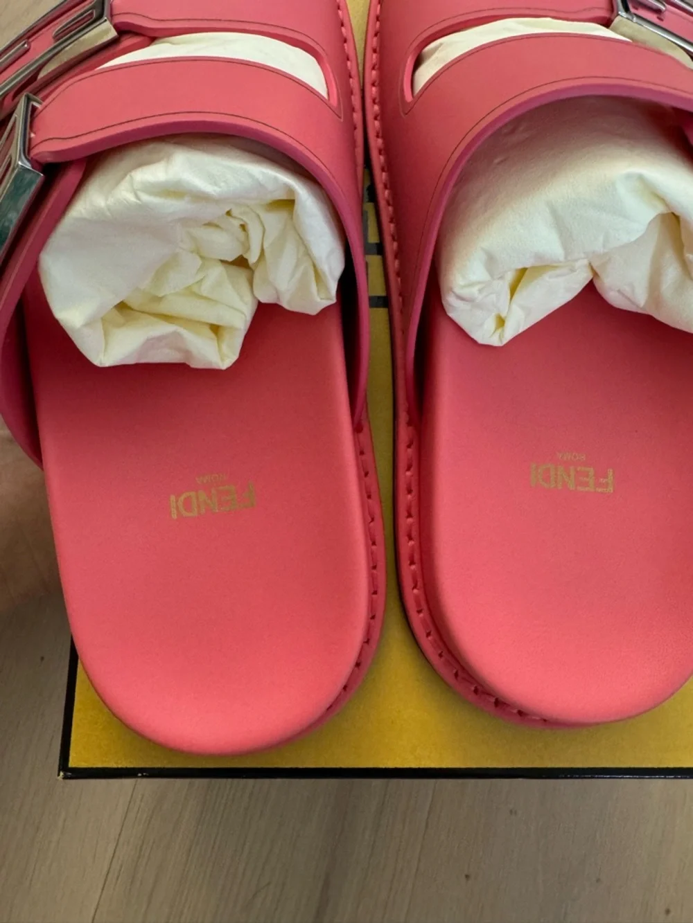 Fendi Feel logo-buckle sandals - Picture 8 of 11